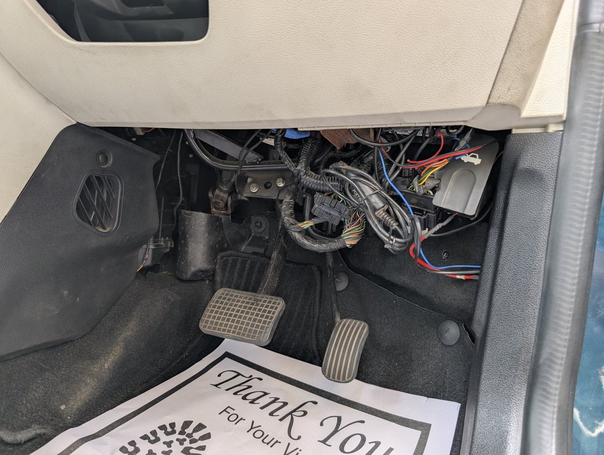 frozenprakash's tweet photo. Given my @Tataev to Madhavaram FPL Tata service on Jul 02 for AC issues, been almost a month and after 100+ calls to every single person in Service center, 
Got the car with fused roof light (fixed after couple more calls), puddle lamp &amp; messes up wiring 🗿 https://t.co/rRmwGqhBO8