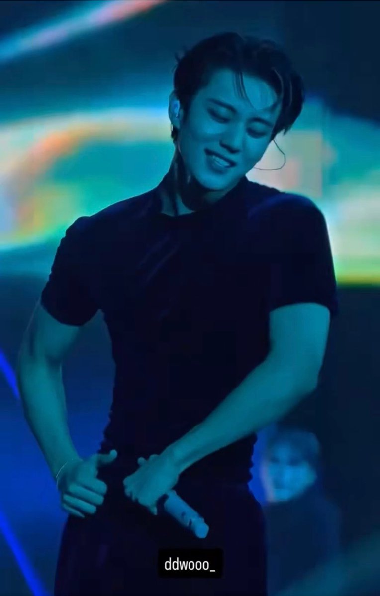takrungzz's tweet photo. 빌런 얼굴♡♡ https://t.co/R0V0SBDyMO