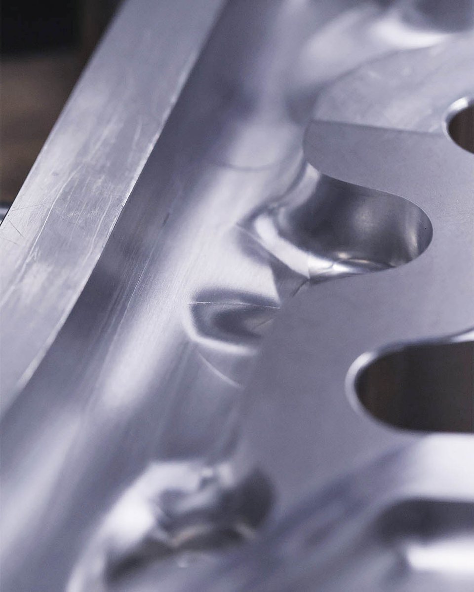 Hopetech's tweet photo. #manufacturingmonday
A few details from the lay up and finishing processes.
#hopetech #ukmade https://t.co/ADcK9Qm2gE