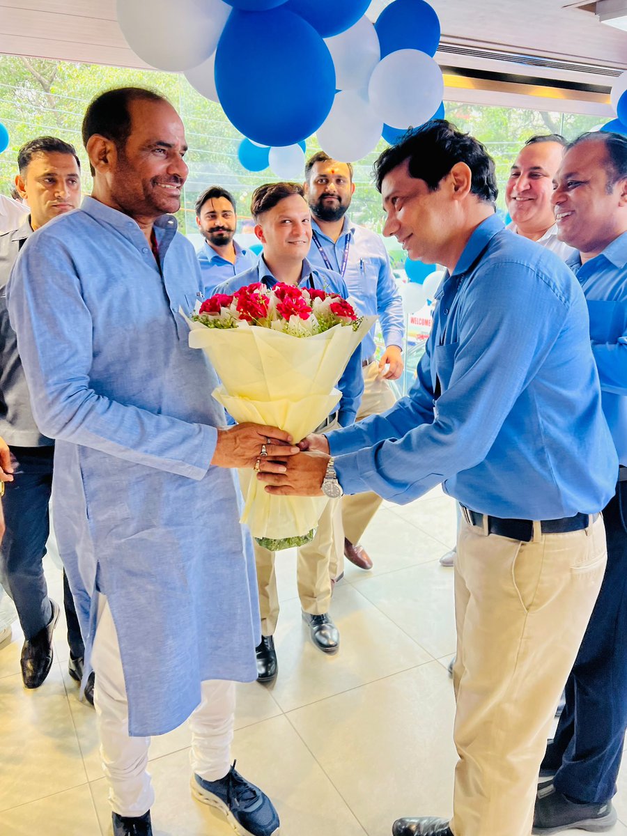 rameshbidhuri's tweet photo. AAA ऑटोमोबाइल साधना एनक्लेव, पंचशील पार्क, मालवीय नगर में मारुति सुज़ुकी की ब्रेज़ा के नए मॉडल ऑल-न्यू ब्रेज़ा के उद्घाटन का सौभाग्य प्राप्त हुआ।

इस अवसर पर कंपनी के अधिकारियों से भी बातचीत हुई, जिसमें हाल के दिनों में सोशल मीडिया पर इथेनॉल को लेकर कई तरह की चर्चाएँ और आशंकाएँ देखने को मिलीं।

इसी विषय पर मैंने कंपनी के प्रतिनिधियों से विस्तार से जानकारी ली। उन्होंने बताया कि अब तक इथेनॉल से संबंधित किसी प्रकार की तकनीकी समस्या की कोई शिकायत सामने नहीं आई है।

#BJP4Delhi #RameshBidhuri