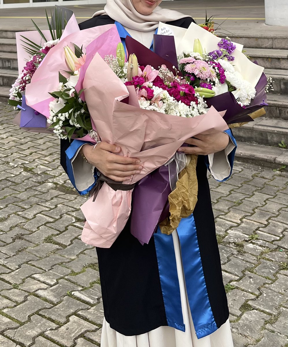 Betull_klnc's tweet photo. Çiçekler solsa da bu hissi saklarım💐✨ https://t.co/nbZSozJNNv