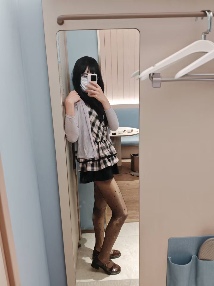 CDgougouAA's tweet photo. 想当御姐了，有没有狗让我踹两脚 #伪娘 #男娘 #黑丝 #4i https://t.co/MRQl8c8EBZ