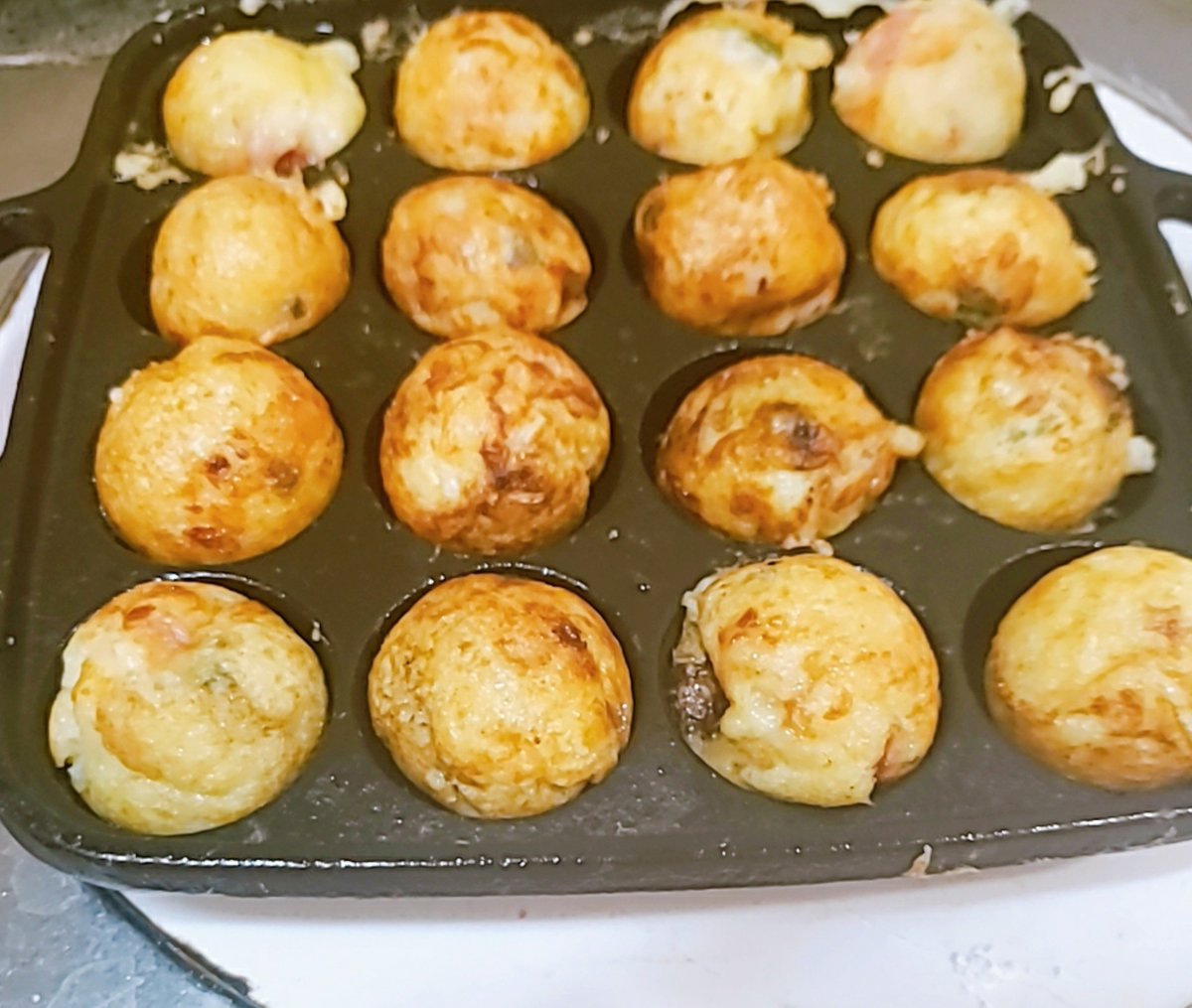 riseaplus's tweet photo. 夏祭りの季節なので！IH対応たこ焼き器！
ちなみにたこ焼き初挑戦です
たこ焼き県民の皆さん合格ですか？ https://t.co/I8Pe3dI2DV