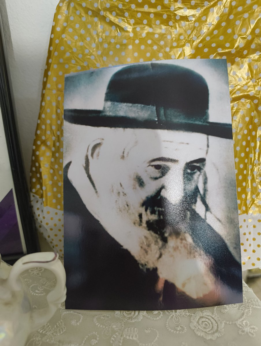 estneDeus's tweet photo. יש חולדה בבית, ר' ישעיה'לה מקרעסטיר בפעולה. https://t.co/Du5cuItA9T