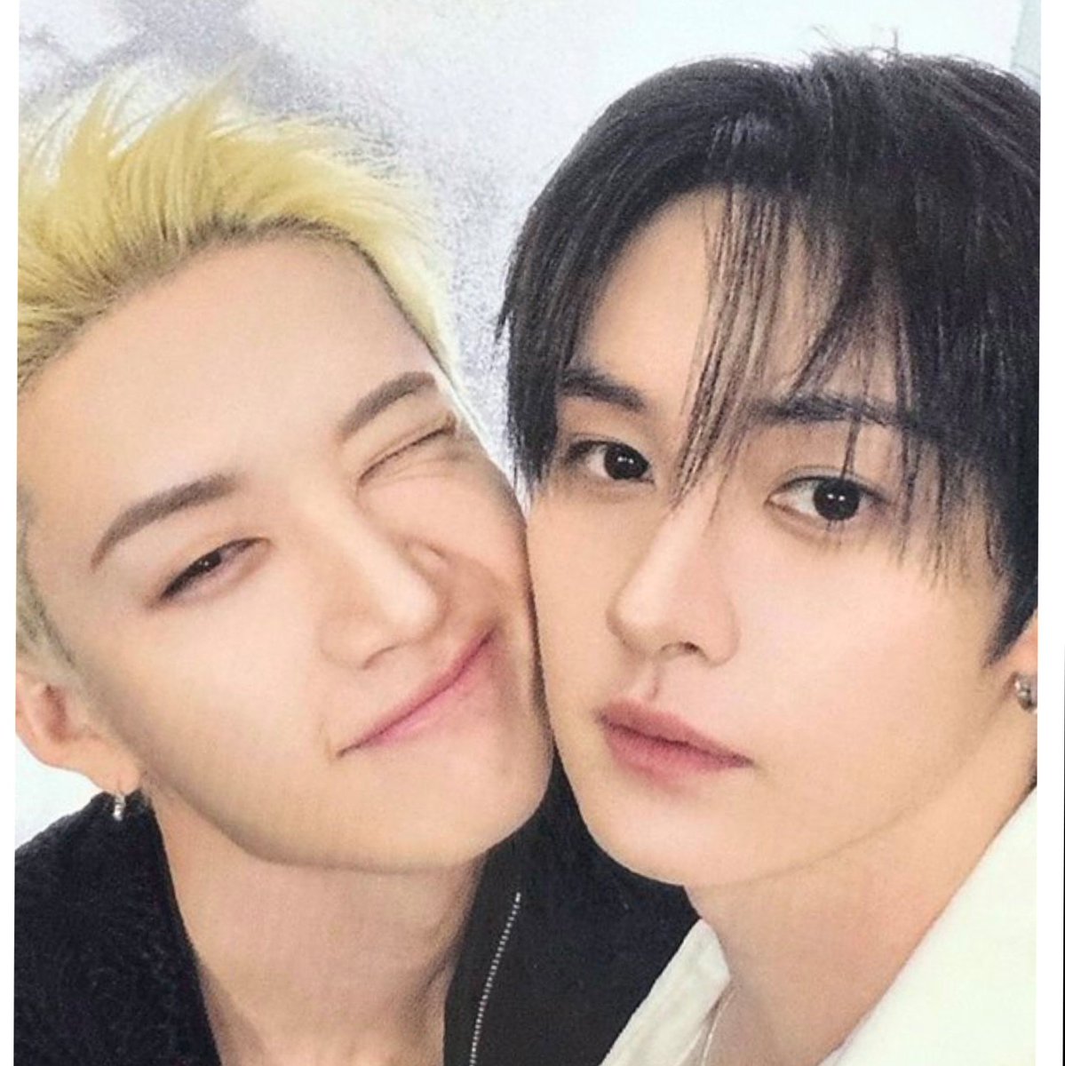 hourlychanming's tweet photo. Q. the moment recently when Lee Know was at his cutest.

🐺 : actually, he's always cute. he's so cute that I just wanna bite him, you know? keke https://t.co/c65i8zsnnM