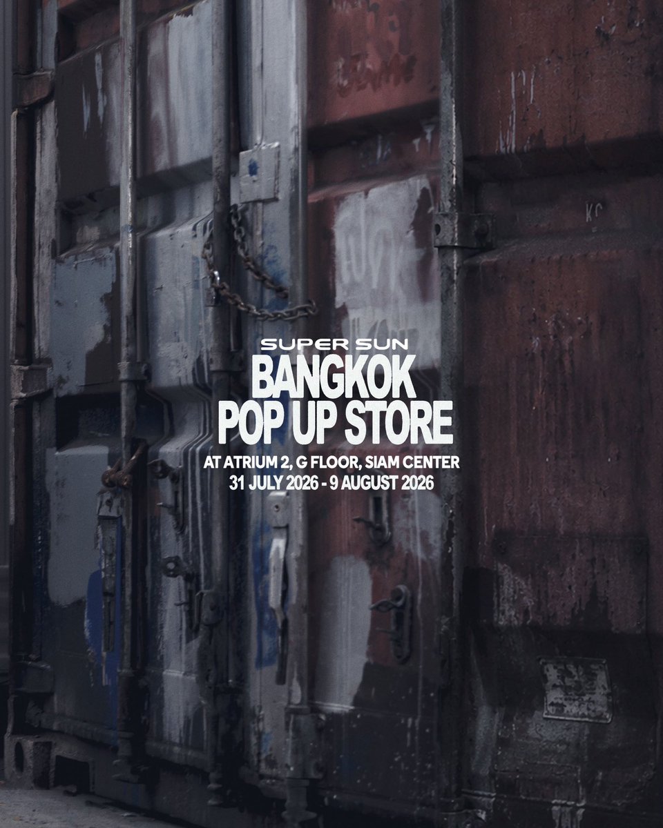 ssupersun's tweet photo. SWIPE TO SEE WHAT'S AVAILABLE AT THE POP-UP

SUPER SUN BANGKOK POP UP STORE 
AT ATRIUM 2, G FLOOR, SIAM CENTER 
31 JULY 2026 – 9 AUGUST 2026 

Note:
'OUTER SPACE’ Collection: 
Limited to 1 piece, per color, per order for Ringer Tee & Raglan Tee 
Limited to 1 piece per size, per product, per color, per order for other products 
'HOMEGROUND', 'HEATMODE', ‘F.A.V’ and ‘CORE’ Collection: no purchase limit

#SUPERSUN 
#SSOUTERSPACE
#SUPERSUNxSIAMCENTER 
#SUPERSUNPOPUP 
#SUPERSUNPOPUPINBKK