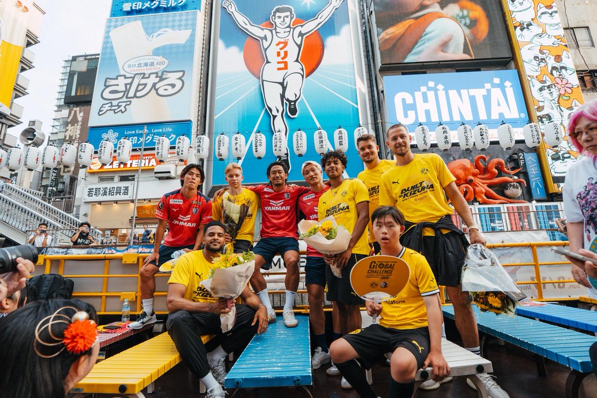 Fooootest's tweet photo. 道頓堀クルーズを楽しんだドルトムント一行🇩🇪

7月29日（水）にセレッソ大阪と対戦🌸

📸@BVBjpn https://t.co/8Wtp78WpE8