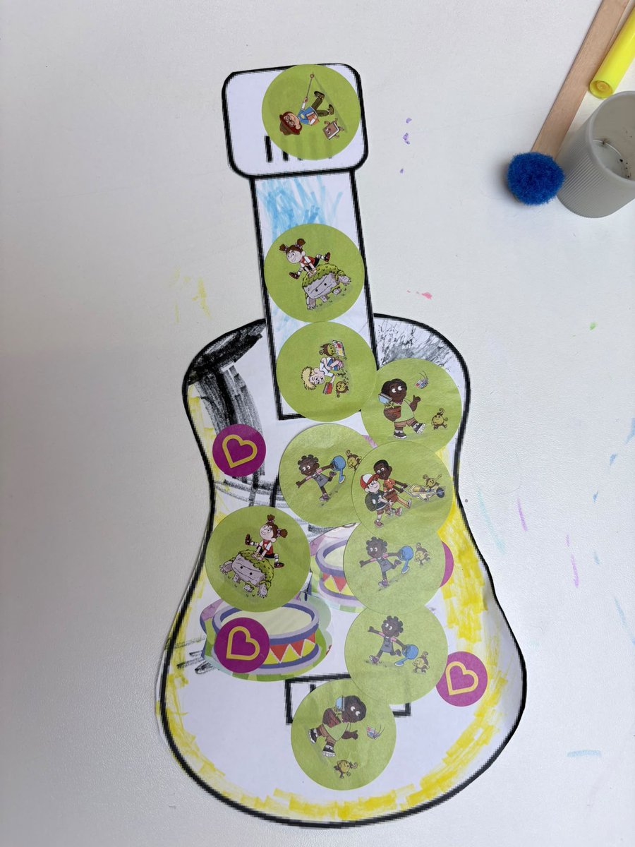 ElthamLibrary's tweet photo. We love making at #ElthamLibrary children’s #CraftClub! Last week we made guitars and xylophones using different colours and shapes, inspired by Read To The Beat! 🎶🎨🖍️ Join us on Wednesdays from 3.45-4.45 to make friends, borrow books + #Craft! #LoveYourLibrary https://t.co/LMyz47RvoV