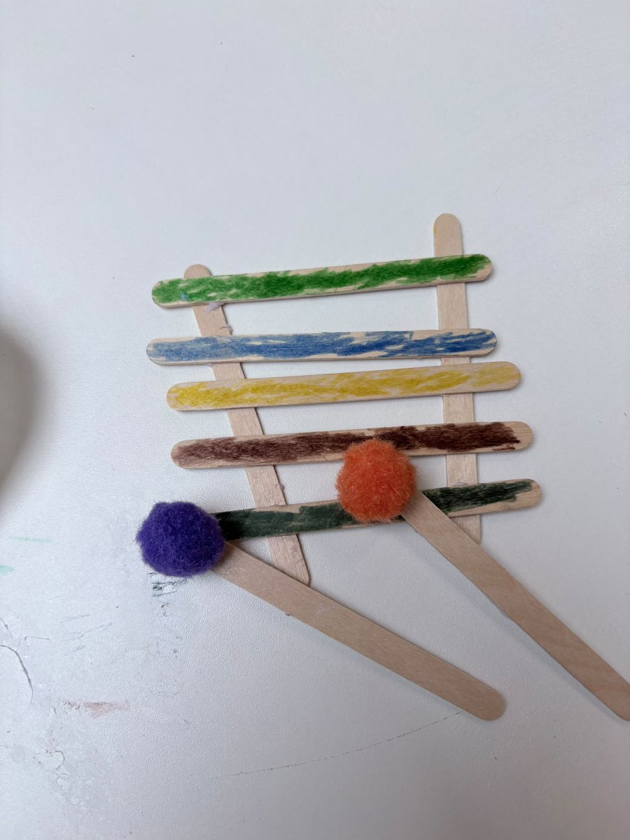 ElthamLibrary's tweet photo. We love making at #ElthamLibrary children’s #CraftClub! Last week we made guitars and xylophones using different colours and shapes, inspired by Read To The Beat! 🎶🎨🖍️ Join us on Wednesdays from 3.45-4.45 to make friends, borrow books + #Craft! #LoveYourLibrary https://t.co/LMyz47RvoV