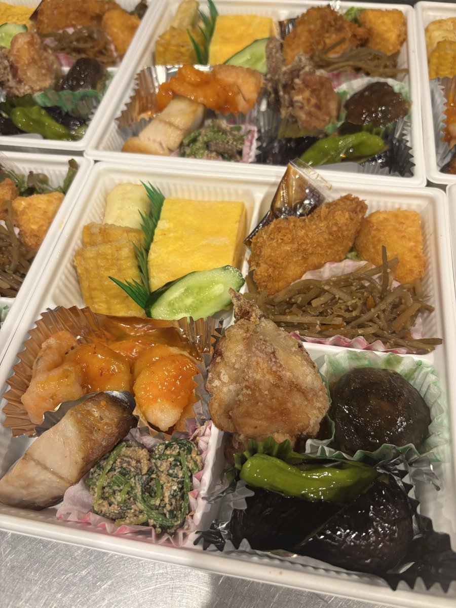 nicho_me2_2's tweet photo. 連日お弁当のご注文でした😋ありがたいですね✨通常営業ももちろんしてますので、ご来店お待ちしております😊#二鳥目 #上諏訪 #居酒屋 https://t.co/IGg7ZWFgh9