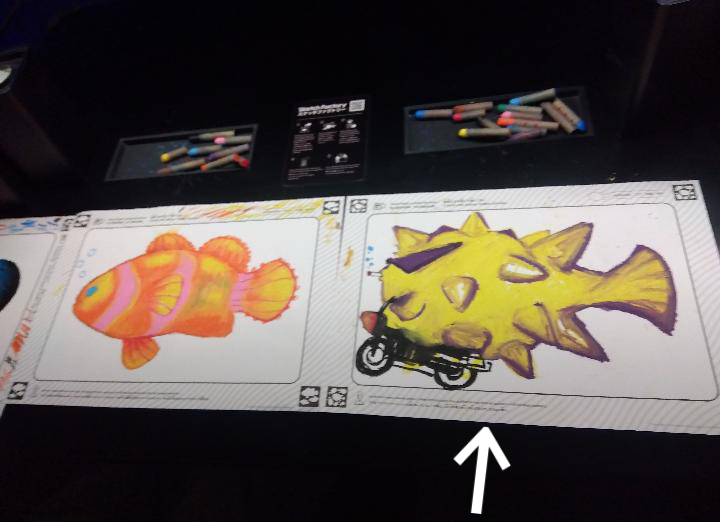 hyo_u1's tweet photo. 友達とチームラボに行ってきた！
まじで久しぶりに絵(塗り絵)描いた〜
1枚目の左と、2枚目の右が自分のです😉 https://t.co/u8zH0ZcZ72