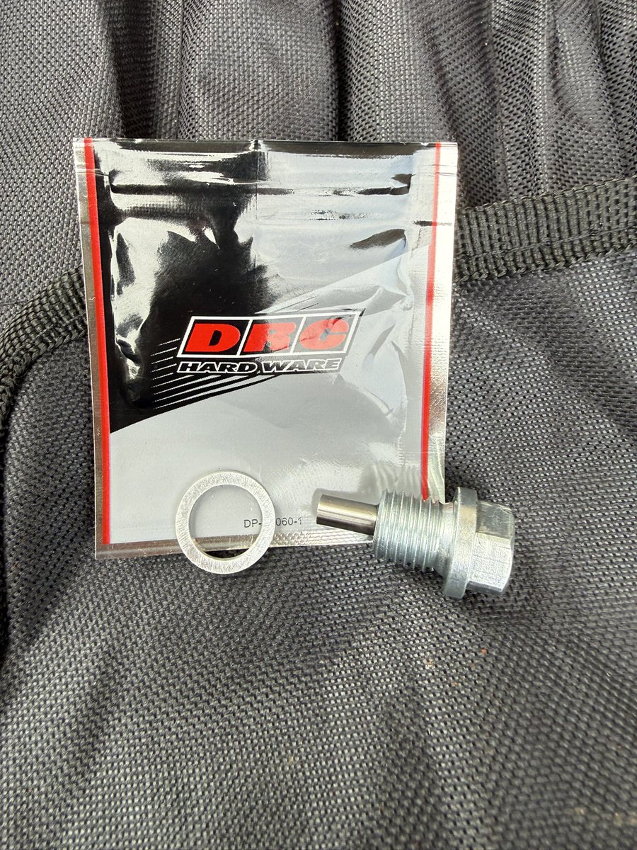 hoshiszora's tweet photo. ハスクバーナ
オフロードレーサー
ミッションオイル交換。
#2026 モデルは
整備性が良いと感じました🙆♀️✨
#ハスクバーナ
#te250
#ミッションオイル 交換 https://t.co/d1VevRAXVJ