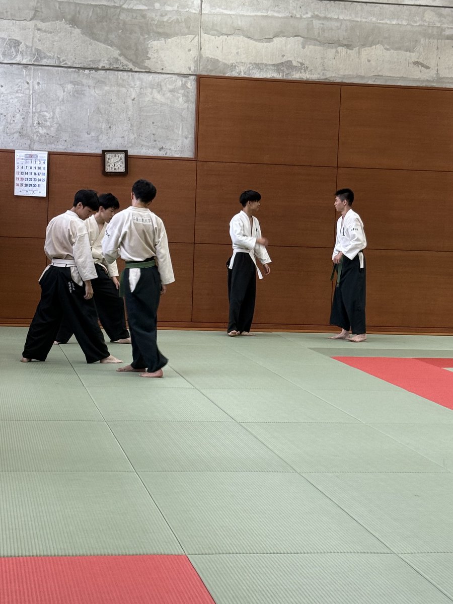 cittaido's tweet photo. こんばんは！
千葉工大躰道部です！
本日の活動報告です！

【稽古内容】
・1年生
旋状蹴り
・全体
受審攻防 受審法形

本日はいつもに比べて涼しかったので久々に法形を4回通す体力練習をしました！
今後も暑さに合わせた稽古内容にしていきたいですね！
#千葉工業大学 #躰道部 https://t.co/DpjNajBHbc