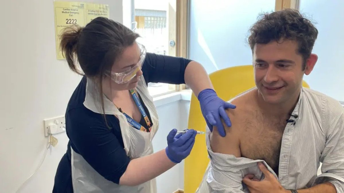 IBMScience's tweet photo. The first volunteer has received an experimental Ebola vaccine developed by researchers at the University of Oxford.

Using the same vaccine platform as the Oxford-AstraZeneca COVID-19 vaccine, the candidate entered human trials just eight weeks after development. The Phase 1 study will assess its safety and ability to generate an immune response against the Bundibugyo species of Ebola.

Read more: https://t.co/CWZeQDehTX