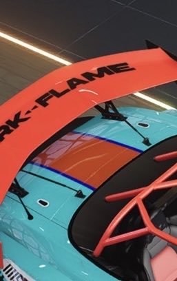 720datsun's tweet photo. 新しいS2000のトランクの○で囲った部分、スタジオでは問題無いのにレースになるとステ張った部分変に欠けてしまう😱スポイラーが悪さしてると思い角度変えて上から追加で張っても次は違う感じで欠けてしまいます😭　　
#レーシングマスター　#極限エアロ　#スタジオ https://t.co/IIyPdRqay3