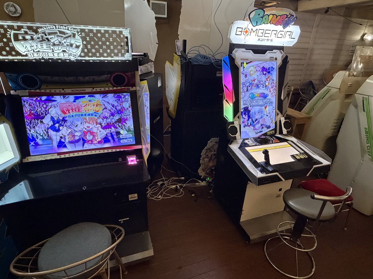 theindoorgame's tweet photo. 明日ボンガ増台とＱＭＡ(HG筐体)１台が届く(予定)だそうなので、急いで場所の確保とLANケーブル引き回しするなどしました

※たぶんe-amu契約とアップデートがあるので、届いてもしばらく遊べないと思います🙏
また遊べる状態になればポストします‼️ https://t.co/kbo6C70xsa