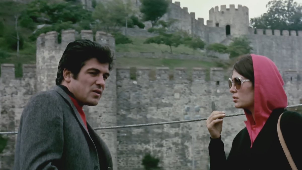 istanblsinema's tweet photo. Yücel Çakmaklı’nın yönetmenliği, Ali Uğur’un görüntü yönetmenliği ve 1970'ler İstanbul’unun o eski sokaklarında kesişen tezat hayatlar: Birleşen Yollar (1970). https://t.co/TQqwt3AVaa
