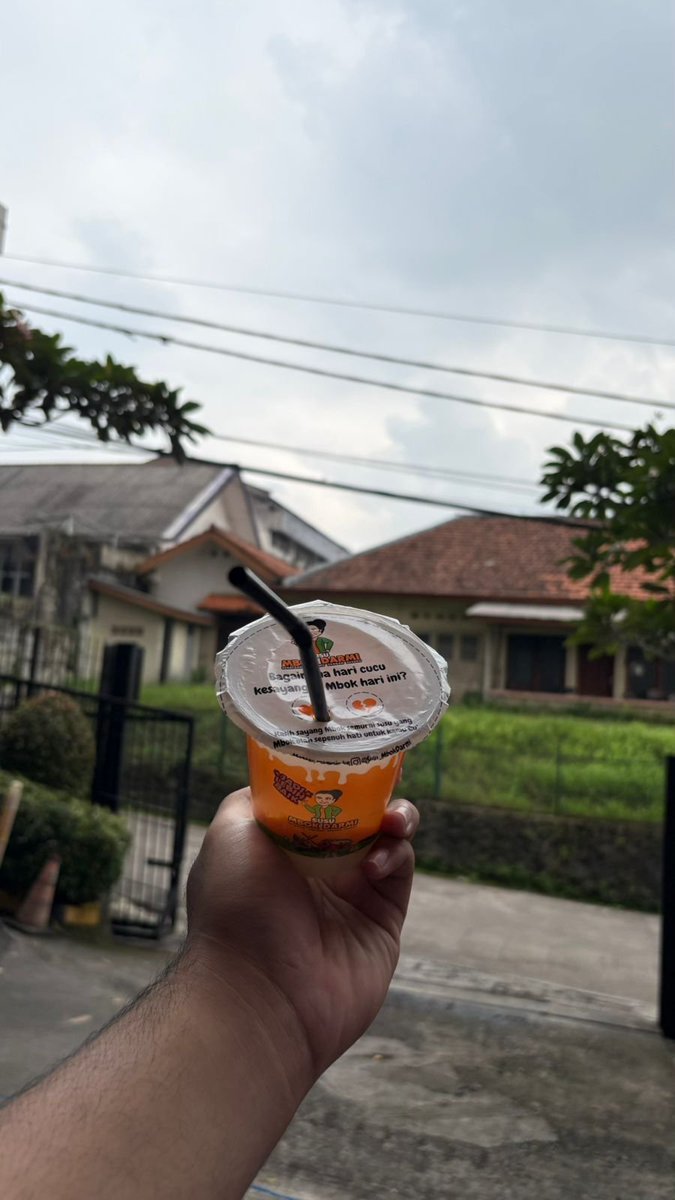 straawboowm's tweet photo. Aku baru sadar kalau sekarang Susu Mbok Darmi bisa request less sugar. #JadiLebihBaik https://t.co/0jQe8UkAUv