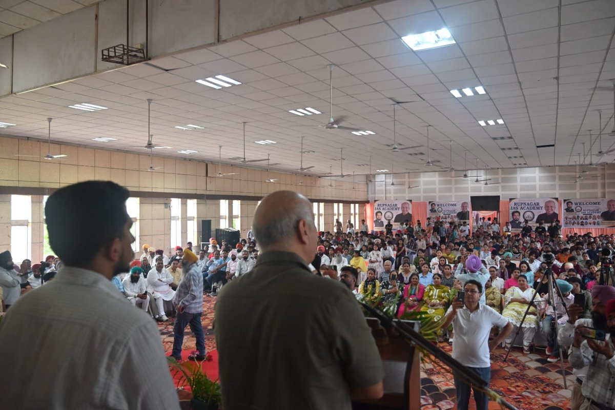RupnagarDpro's tweet photo. Former Delhi Dy CM &amp; ex-Education Minister Manish Sisodia, along with Rupnagar MLA Adv. Dinesh Chadha, inaugurated the Rupnagar IAS Academy at Govt. Polytechnic College. Free coaching for Civil Services aspirants. https://t.co/bg1Fd6Po9m