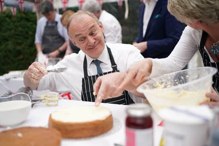 NWWGammon's tweet photo. @EdwardJDavey This is what an MP means by "rolling up my sleeves" https://t.co/5aomnroltN