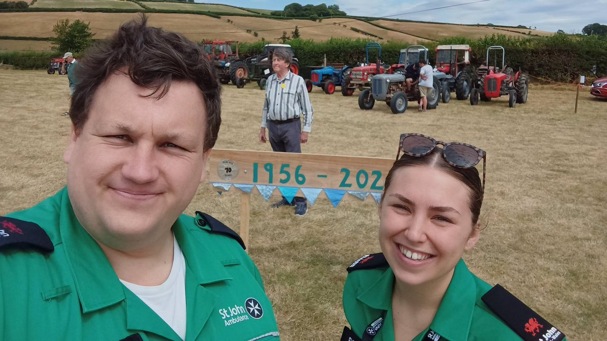 SJACymru's tweet photo. Our #PoblStJohnPeople have had another busy weekend, providing medical cover &amp; first aid demonstrations at events across the country including the Wales Air Show, Clytha Park Garden Open Day, the West Wales Shire Horse Show and Gwenddwr Carnival &amp; Show to name but a few. Diolch! https://t.co/9EaxSUradA