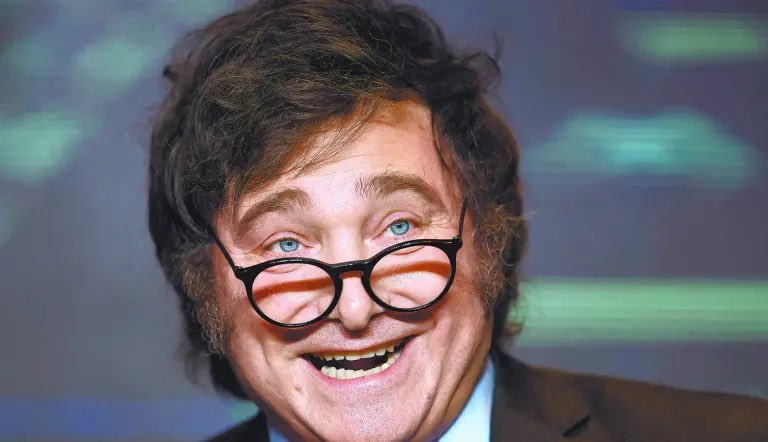 Geopolitik_2030's tweet photo. ARGENTINA:

De nada sirvió a MILEI ser mayor succionador de Trump, de ser el bufón más vil del imperio, un gusano pues:

EEUU ordena a Argentina pagar más de 390 millones de dólares a un fondo buitre debido a la nacionalización de Aerolíneas Argentinas en el 2008

El tribunal en Washington rechazó la apelación del gobierno de Milei para evitar la compensación a Titan Consortium.