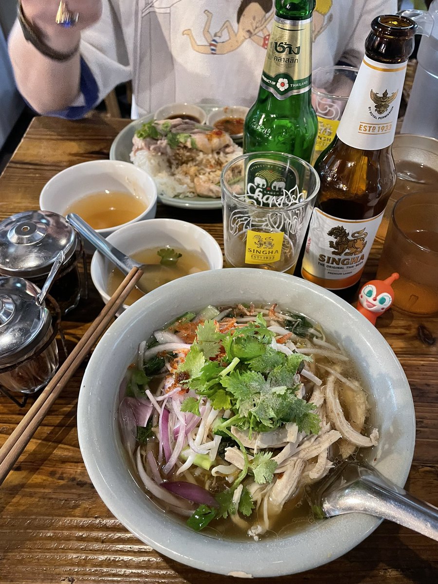 yoshitheway's tweet photo. タイランド!✈️🧚🏻♀️
今日は女房と、
幡ヶ谷のミャオミャオさんで
イベント&お祭りのご苦労さんランチ🇹🇭
美味い☆🥢(´∀`)🍺🥢(´∀`)🍺
からの
参宮橋のFLOTOさんで
ご苦労さんアイスクリーム🍨
美味しい☆🥄(´∀`)🥄(´∀`)
ご苦労さんブチ上げよいちょ☆😋😋
#ミャオミャオ
#FLOTO https://t.co/cxDKA05LQr
