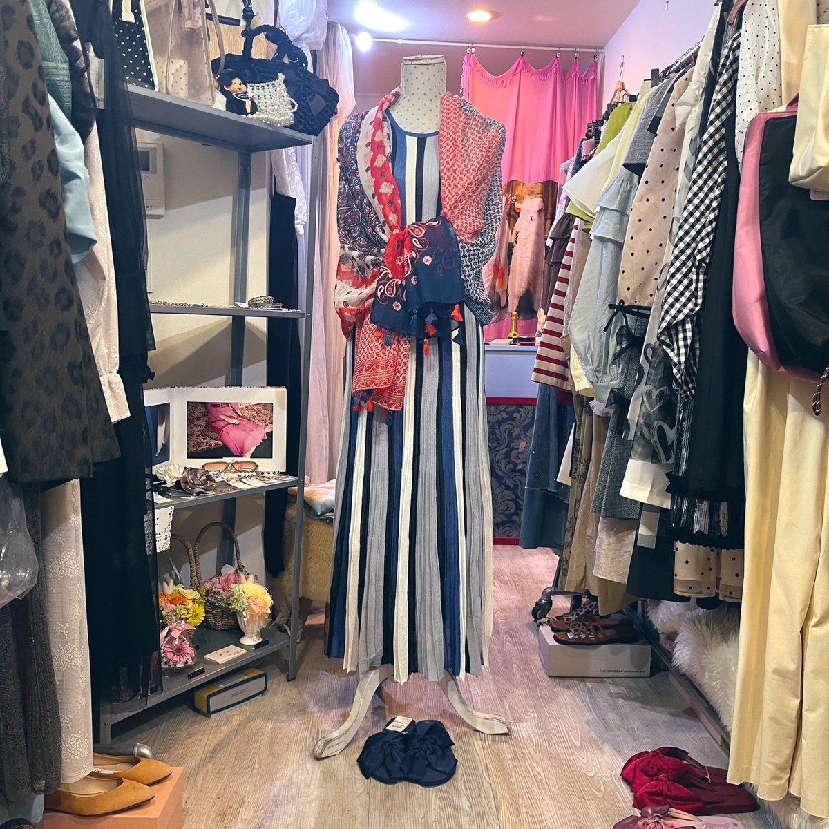 mischievousfff's tweet photo. 本日営業日です🧚
大判ストール新入荷致しました💙
クーラー避けやパレオ風に是非✨
明日の営業日は13時オープン、19:20クローズです🧚

https://t.co/Lh51FmEJl2 https://t.co/q03KmrZJcd