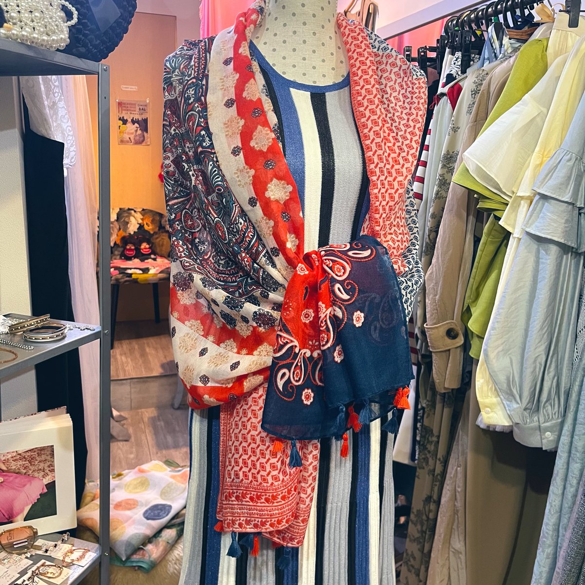 mischievousfff's tweet photo. 本日営業日です🧚
大判ストール新入荷致しました💙
クーラー避けやパレオ風に是非✨
明日の営業日は13時オープン、19:20クローズです🧚

https://t.co/Lh51FmEJl2 https://t.co/q03KmrZJcd