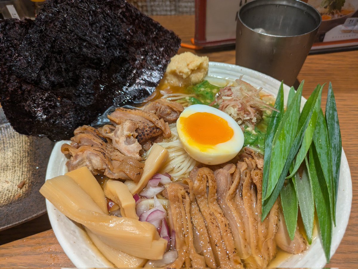 sen_ga_ku's tweet photo. 最後に笠岡ラーメンを食べて帰ろう…
冷やし笠岡ラーメン、そういうのもあるのか https://t.co/tKmBf26MiK