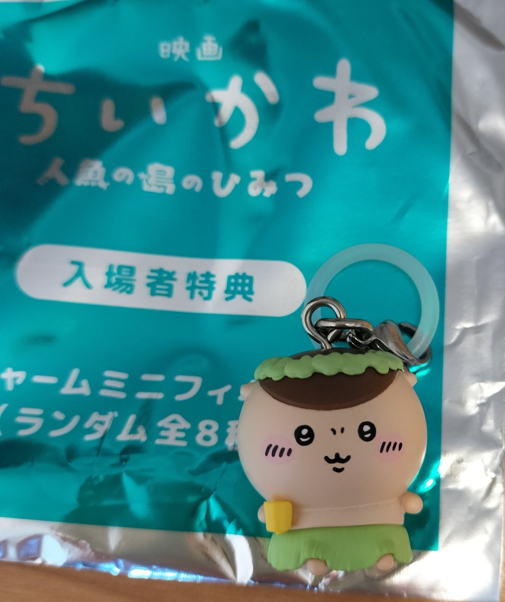 bok1497337's tweet photo. 映画ちいかわ観てきたけど、原作そのままでよく出来てるなって思った。月曜日の昼だからか、子供いなかった（夏休み入ってるよね？）
入場者特典は栗まんじゅうでした。 https://t.co/RCLIhpwps3