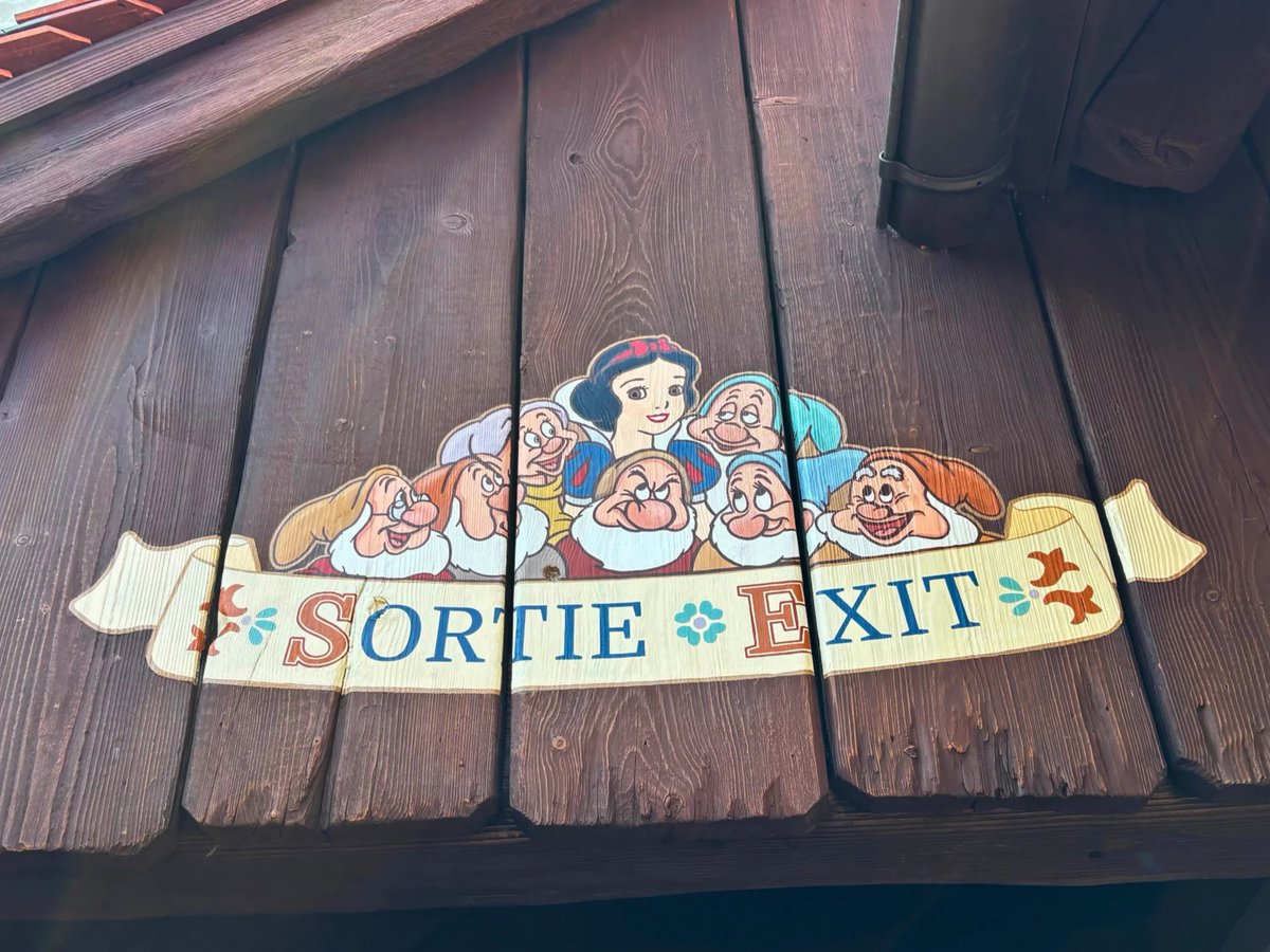 SparkleAdv's tweet photo. 🍎 Blanche-Neige et les Sept Nains rouvre le 28 juillet 2026 !
✨ Décors restaurés
👸 Nouvelle figure de Blanche-Neige
🐴 Scène finale enrichie
Une belle remise à neuf après 4 mois de travaux. https://t.co/lV8bf5C5J8