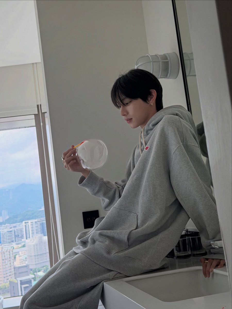 yeonghaechu's tweet photo. 와.. 이거보자마자 씹존잘이라는 말을 남용했던것같음 https://t.co/KiNQlim8k3