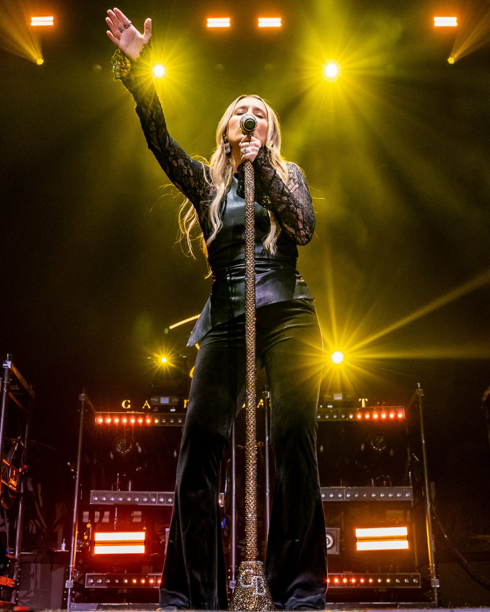 nuttercenter's tweet photo. Gabby Barrett, you blew us away! 💜 🎤 
What a pleasure it was to have you on our stage!

BIG thank you to our talented house photographer Tom Rentz!

#gabbybarrett #nuttercenter #countryconcert #livemusic #daytonlivemusic https://t.co/lRGoHeaOQl