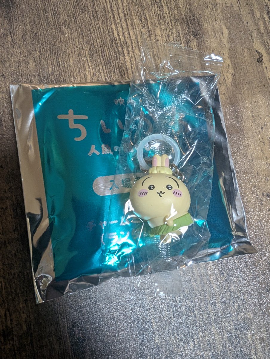 keyplus1's tweet photo. ちいかわの映画見てきました。ちいかわはまあまあ知ってるが島編は見たことない。とりあえずコラボ煮付けとライトに人の心がないのは分かった。カレーは食いたい。観た後お通夜になると聞いてたが、うーん、最後あれどうなるの？レベルで終了。とりあえず貝汁食べたくなったのであさり汁作ったﾌﾟﾙｬ https://t.co/bAPXsZ8IKn