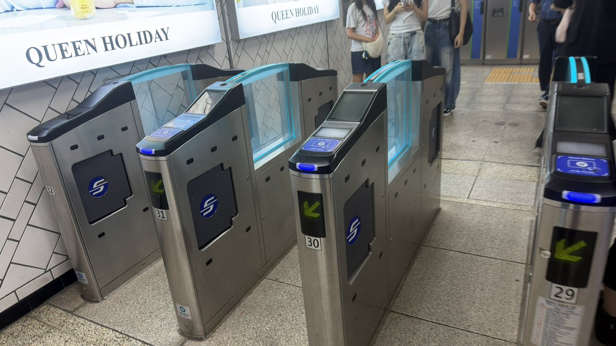chaparalian's tweet photo. 日本でいう交通系ICカード、🇰🇷韓国の「TMoney」をAppleウォレットに入れることに成功しました！！

ウォレットから正規ルートで追加すると、韓国のクレジットカードを入力しないと追加できませんが、

「MobileTmoney」というアプリをインストールしてから→「Foreigner」を選択すればウォレットに追加できました！そのアプリからApple Payで残高を増やせます。

最後にエクスプレスモードをオンにすれば、スマホをかざすだけで使えるようになるので、事前に設定しておきましょう💪🏻