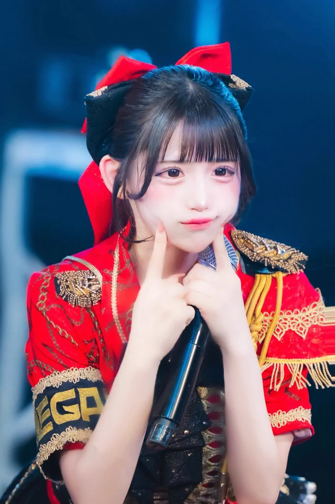 MEGAFON 星野あみ ソロチェキ HOOtapkaQAAelTU?format=webp&