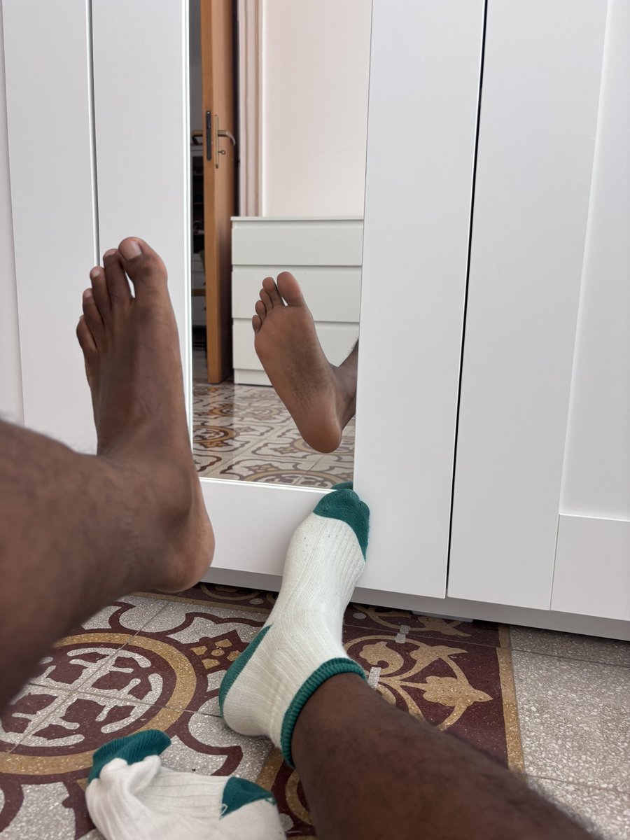 chiddici96's tweet photo. Sock on or off? https://t.co/IMWp8FInY9