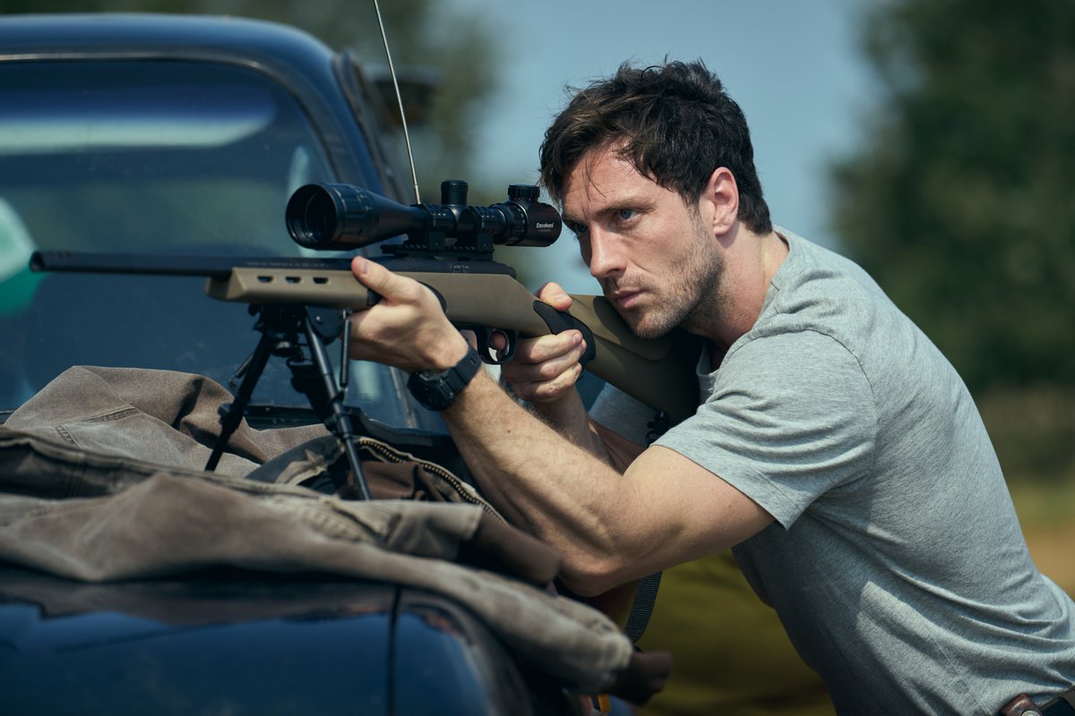 CSAmediapress's tweet photo. #CuentaAtras (FUZE) es adrenalina pura. David Mackenzie combina la tensión de un artefacto de la IIGM con la precisión quirúrgica de un gran atraco. Un reparto feroz (Aaron Taylor-Johnson, Theo James) lidera un thriller frenético, modélico y electrizante. 💣🔥 https://t.co/CNqEyAJM3Y