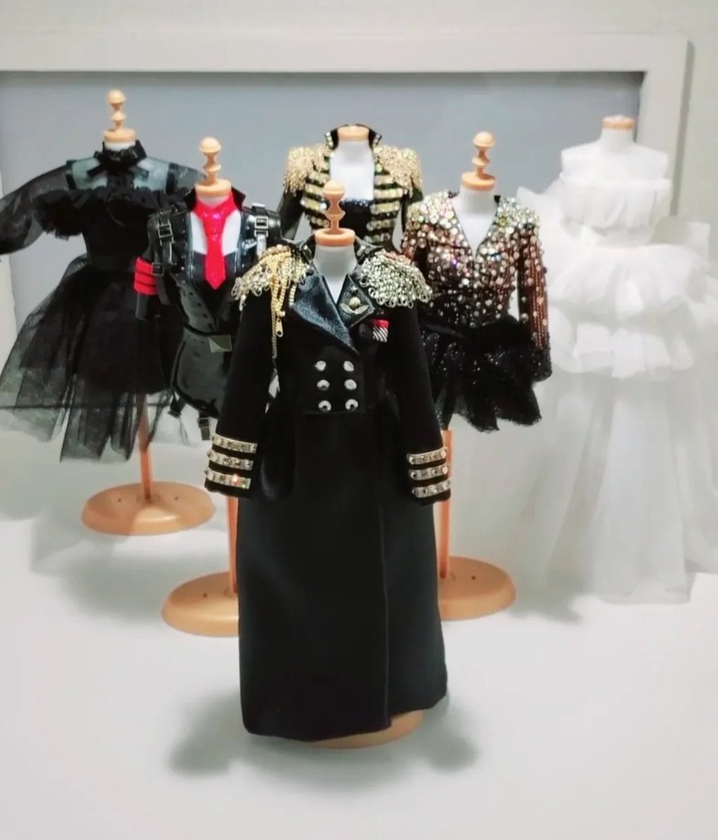 __komechi__'s tweet photo. 「Feel the ayu」(2021)
大学三回生の進級課題です。視覚障がい者の方に向けたコンテンツを提案する課題でした。自分は2020年のオンラインライブ「サイゴノトラブル」の音声ガイドと衣装ミニチュアを制作しました。
#浜崎あゆみ
#ayumihamasaki
#tactile https://t.co/TFGJ0jlGF9