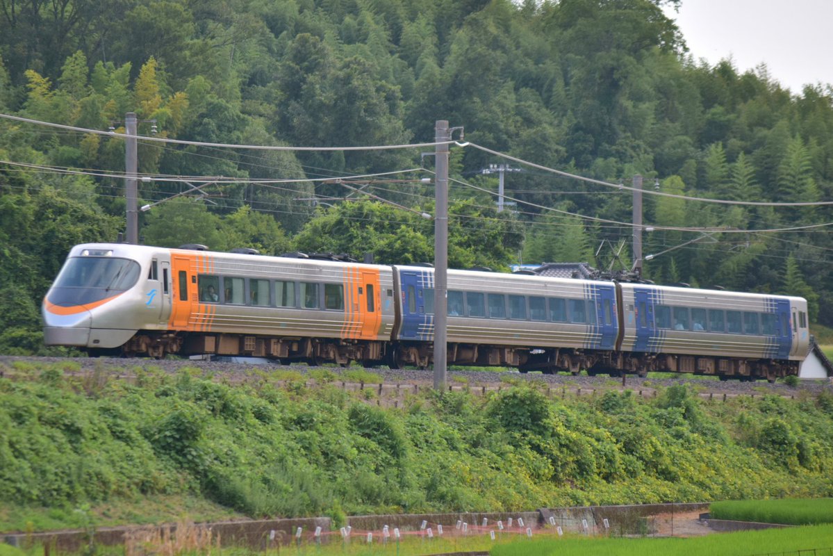 Sho_Train103's tweet photo. 2026.7/27(月)
1022M・1023M　特急 いしづち22・23号
S2

所定のSパンマンの検査のため旧塗装で代走しているのが明日までということで撮影してきました～！！！

#JR四国 https://t.co/FMIeLTRkN3