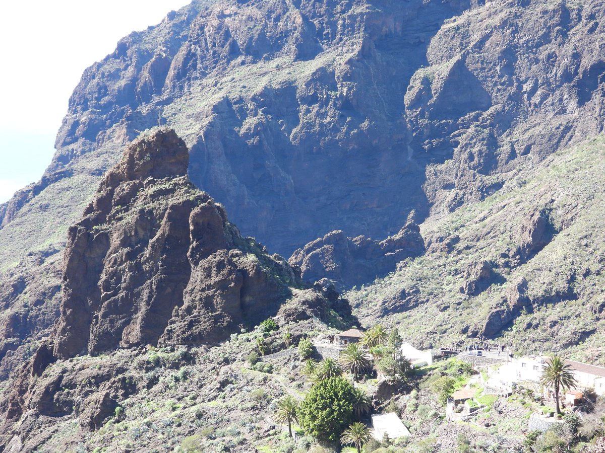 KnockinOn1970's tweet photo. ♦403. El pintoresco caserío de Masca, (Parque Rural de Teno) #Masca #MascaTenerife #Tenerife #IslasCanarias
#CanaryIslands #TenerifeNorte #BuenavistaDelNorte
#MacizoDeTeno #BarrancoDeMasca Plaza de Masca: El corazón de la aldea, presidida por una iglesia del siglo XVIII. https://t.co/Rb0hmuyuLh