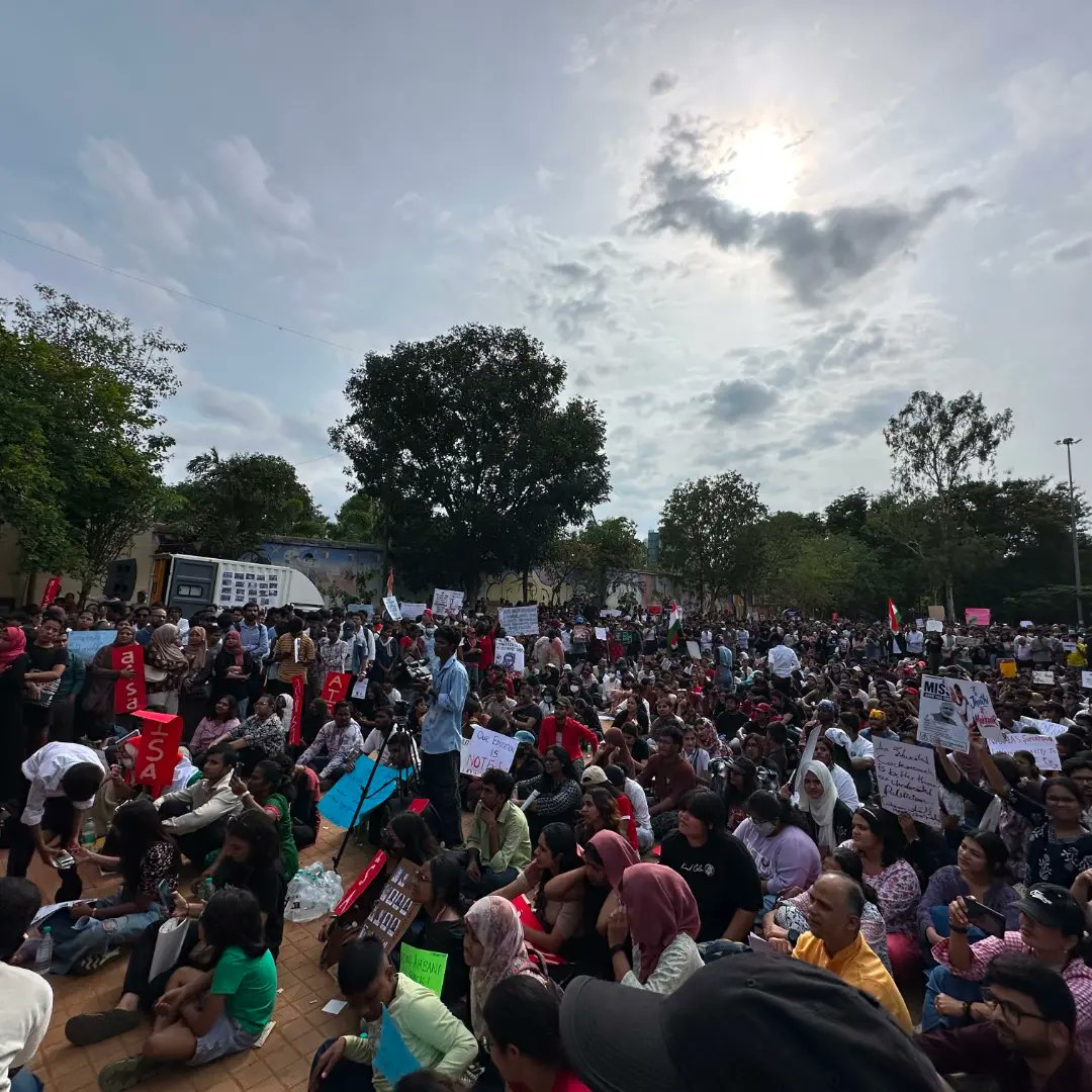 aisa_official_'s tweet photo. The revolutionary fervor continues!

Uprising of students in Freedom Park, #Bengaluru !

Everyone is reiterating only one demand:

End Police State Now!
Release all the student protestors &amp; drop all the criminal cases against them!

The fight isn't over yet. https://t.co/9eTtmV6Tq5