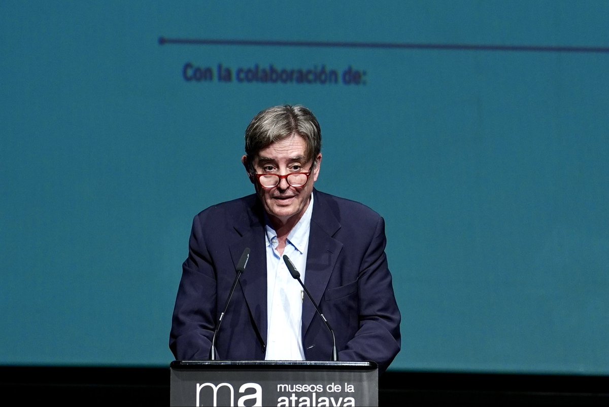 CasaReal's tweet photo. La Reina preside la reunión anual de directores de centros del Instituto Cervantes que se celebra este año en Jerez de la Frontera.

➡️https://t.co/fOpNVB7FxS https://t.co/Afh14A0i07
