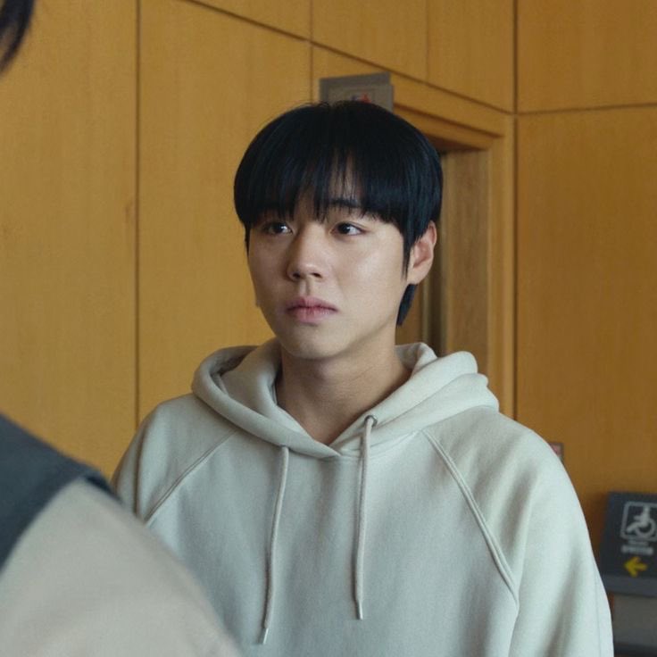 dust__ty's tweet photo. 연시은이 잘못해서 금성제 화났을 때 화 풀기까지 10분 걸릴 듯 그냥 아무 말 안 하고 옆에서 이러고 있으면 알아서 화 품 https://t.co/P6zkVSSwZv