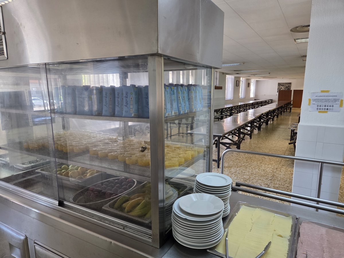 aytogetafe's tweet photo. Desde el Ayuntamiento de Getafe, además de procurarles en el ACAR, a todos los desplazados por los incendios, la alimentación, que se prepara en las propias instalaciones, les estamos ofreciéndo actividades inantiles a los más peques a través de le Delegación de Educación https://t.co/ZxkrVGSHma