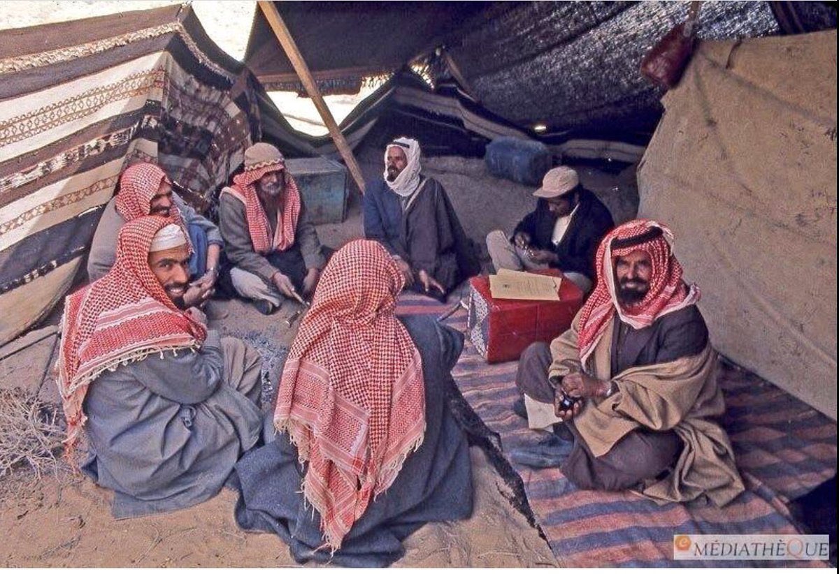 Sager__2018's tweet photo. عزاااه من وقت  تقافت  زحوله
راحو رجال العرف، والوجه، والجاه

 كــان (النعم) ماكل رجل ينوله
الا  (ابلج) ناله  سبب فعل يمناه

امنول (ن) قدر الرجل من فعوله
والحين تقديره  على  حسب مخباه https://t.co/x1GM1EuTvl