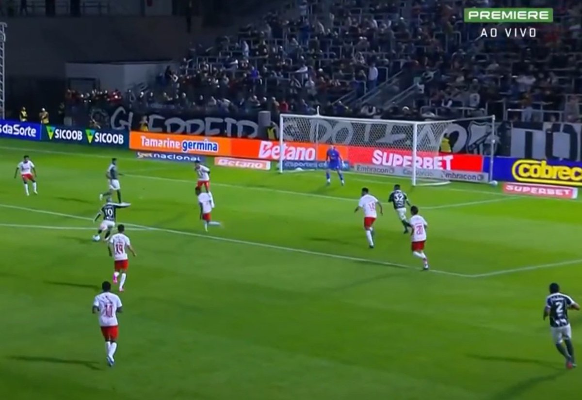 LemesCoxa's tweet photo. Essa oportunidade do Josué de frente para o gol, não pode se perder. Ainda mais ele sendo o jogar com mais qualidade técnica, cobrador de falta do time e um dos melhores chute a meia distância. https://t.co/noJIqAVXd2