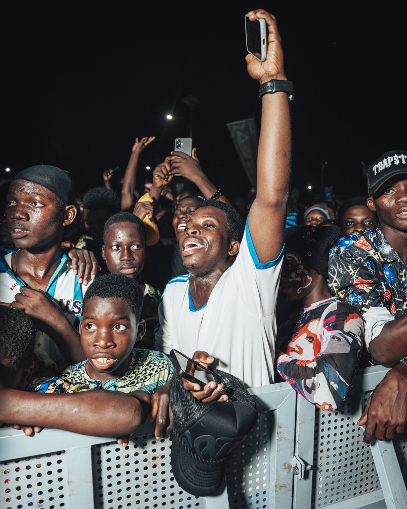 festivalmasques's tweet photo. 🎶 Le premier géant concert a conquis le public !

Des milliers de festivaliers ont répondu présents au Boulevard Lagunaire.

📍 Boulevard Lagunaire – Porto-Novo
📅 26 juillet 2026

#FestivalDesMasques2026 #FDM2026 #PortoNovo #Concert #Culture #Patrimoine #ExploreBenin https://t.co/mm9ARq5Mzl