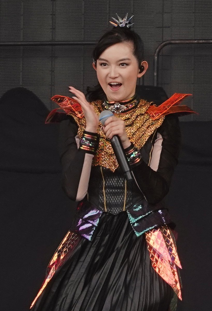 dufudufutk's tweet photo. Distortion SU-METAL

終始強風だったためほぼ全部デコ出し。

この髪型で笑顔だと明るい感じがプラスされ、キリっとした表情だと男前度が増すように感じるがどうだろう。

#BABYMETAL
#Download https://t.co/Z1WowF9M0m